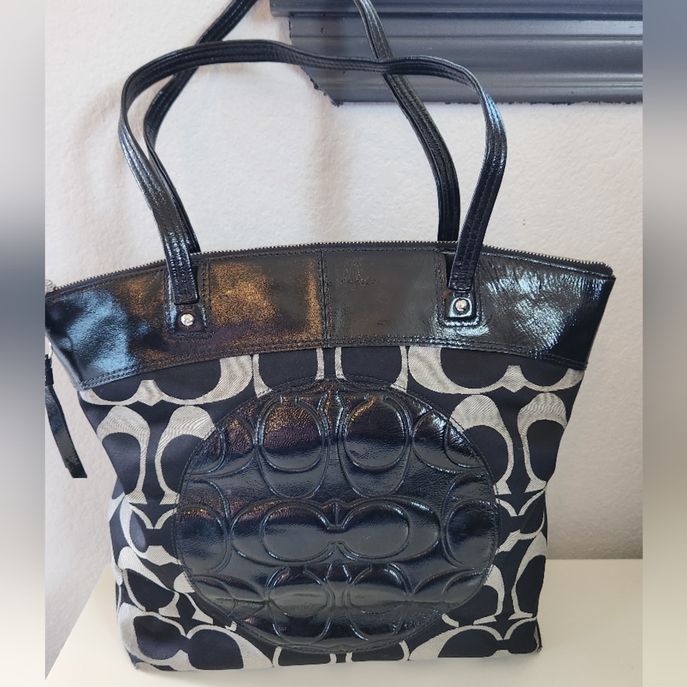 Coach Laura Signature Tote